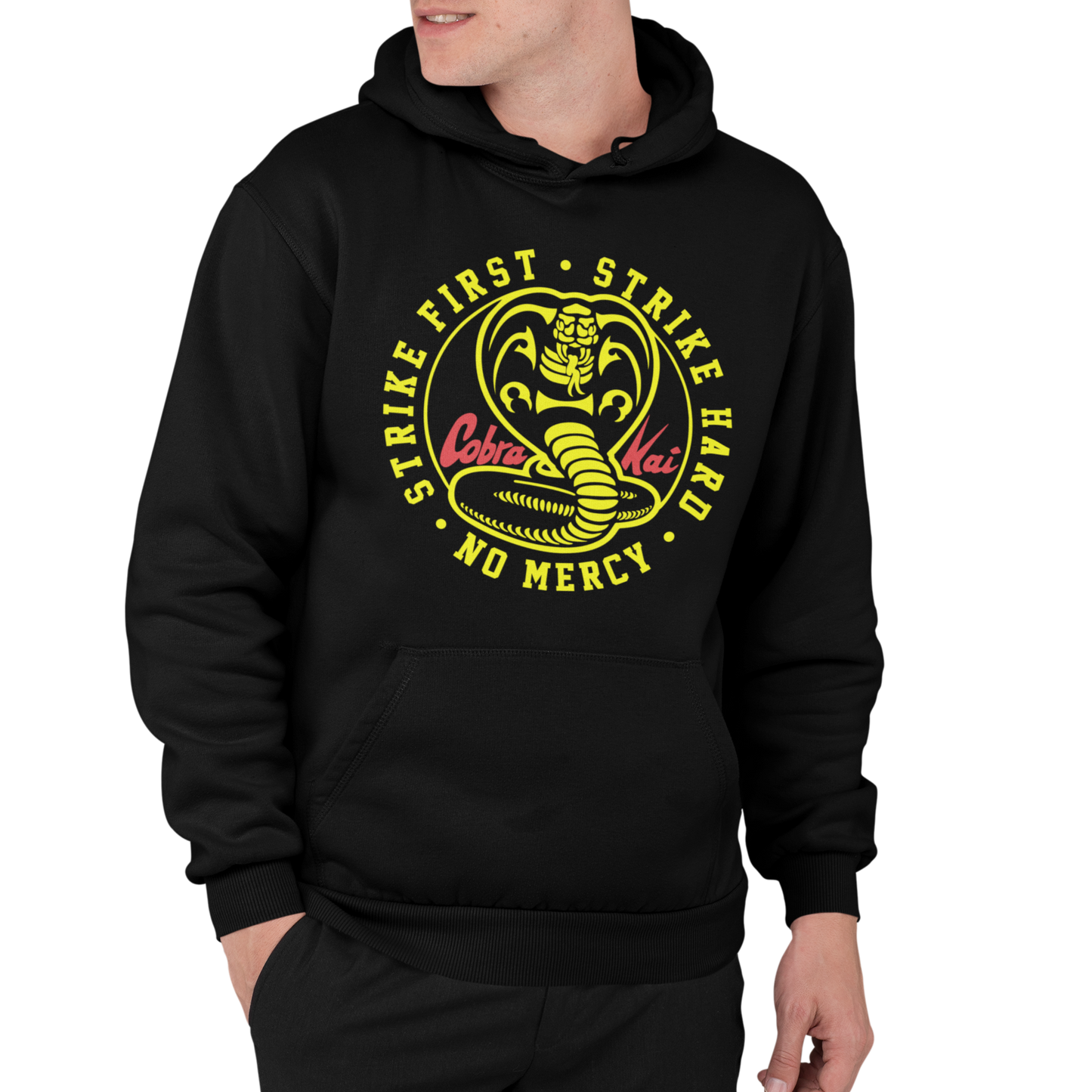 Polera con Capucha y bolsillo Canguro Cobra Kai
